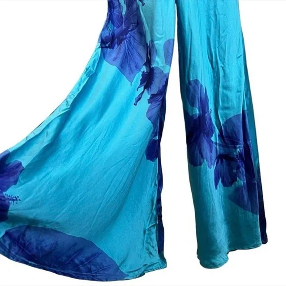 . VINTAGE RARE Victoria's Secret SILK Blue Floral Halter Top Jumpsuit Size M - Picture 4 of 4